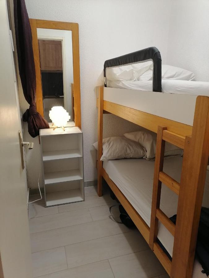 300m De La Apartment *